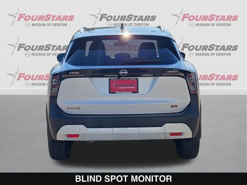 New 2026 Nissan Kicks SR w/ SR Premium Package FWD image 5
