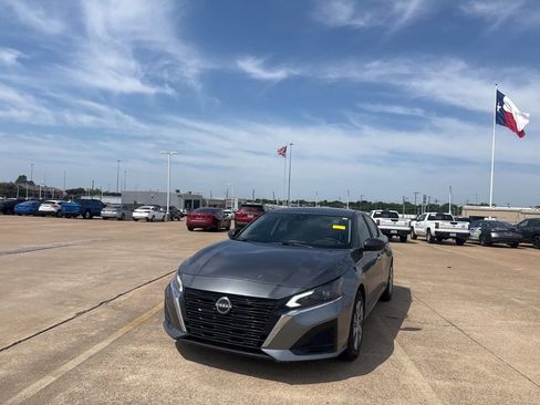 Certified 2024 Nissan Altima 2.5 S FWD image 7