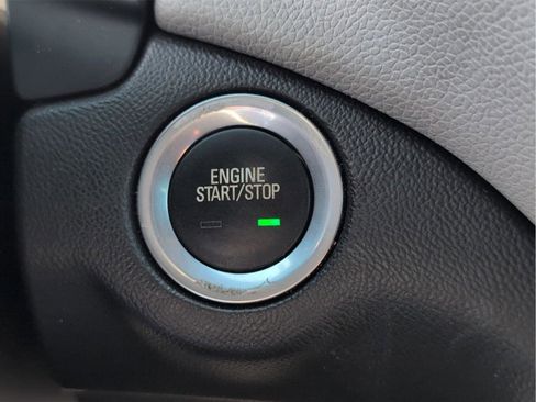 Used 2018 Chevrolet Equinox LS image 23