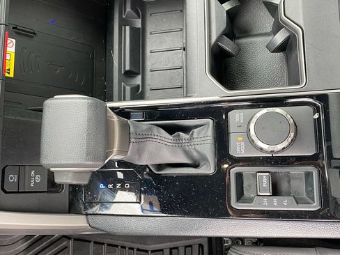 Used 2025 Toyota Tundra SR5 AWD/4WD image 19