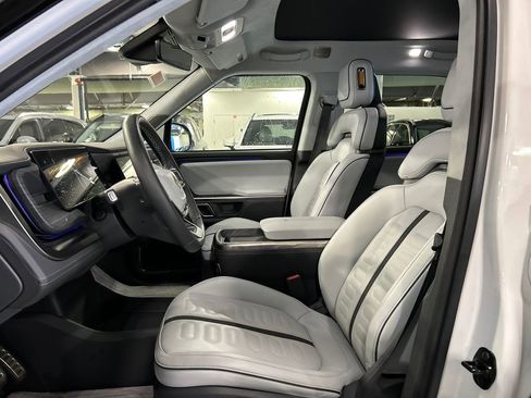 Used 2023 Rivian R1T Adventure image 10