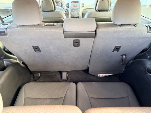 Used 2013 Kia Sorento LX w/ Convenience Pkg image 28