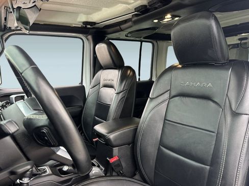 Used 2019 Jeep Wrangler Unlimited Sahara w/ Safety Group image 25