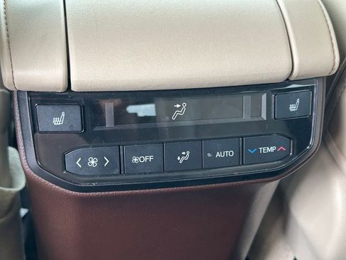 Used 2022 Toyota Highlander Platinum FWD image 24