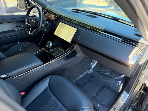 Used 2024 Land Rover Range Rover Sport SE image 31