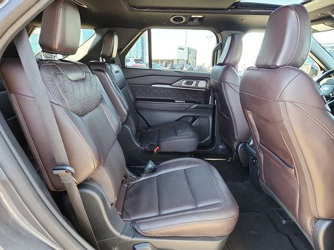 Used 2025 Ford Explorer Platinum w/ LUX Leather Package AWD/4WD image 14