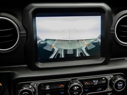 Used 2022 Jeep Wrangler Sahara image 45