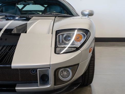 Used 2005 Ford GT image 32