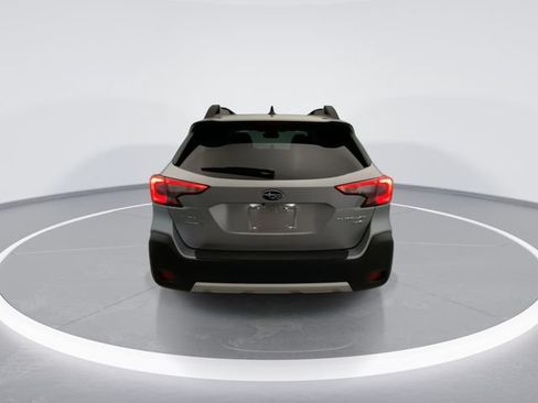 Used 2025 Subaru Outback Limited XT AWD/4WD image 3