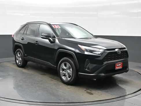 Used 2025 Toyota RAV4 XLE w/ Convenience Package image 8