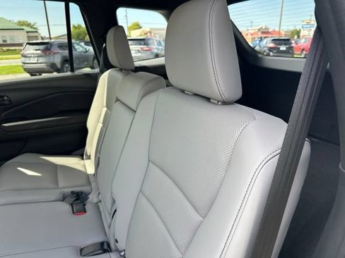 Used 2023 Honda Passport EX-L image 9
