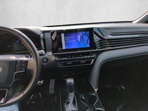 Used 2025 Toyota Camry SE FWD image 15