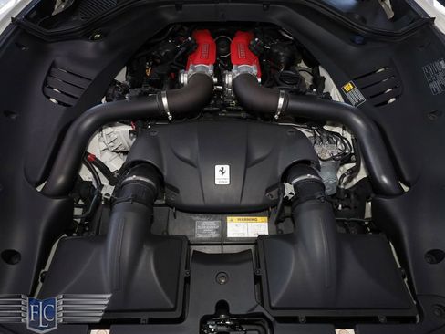 Used 2015 Ferrari California T RWD image 38