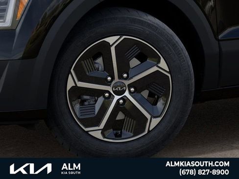 New 2025 Kia Niro LX image 9
