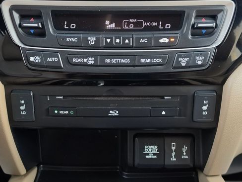 Used 2018 Honda Pilot Touring image 29