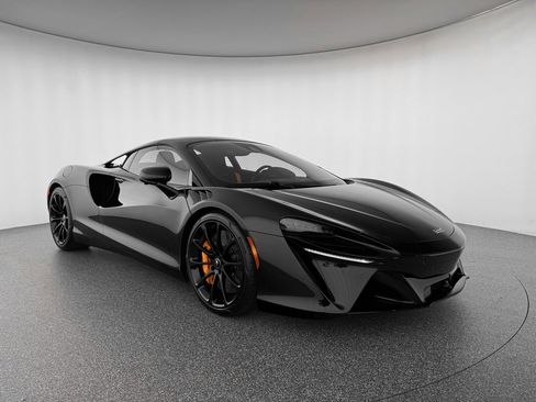 New 2025 McLaren Artura image 7