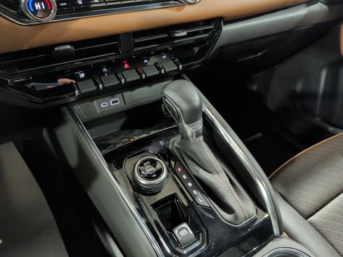 Used 2023 GMC Canyon AT4 image 11