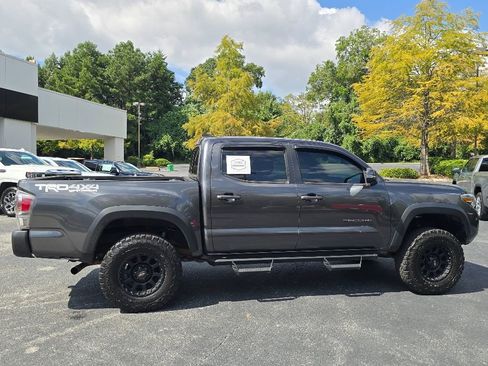 Used 2021 Toyota Tacoma TRD Off-Road image 2