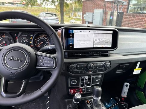 New 2025 Jeep Gladiator Willys image 13
