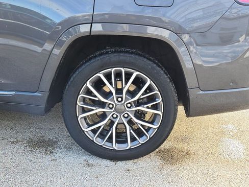 Used 2024 Jeep Grand Cherokee L Summit image 17