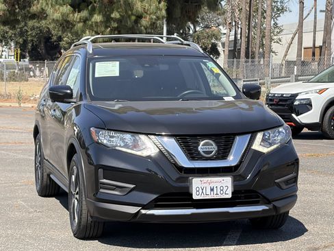 Used 2019 Nissan Rogue SV w/ Sun & Sound Touring Package AWD/4WD image 8
