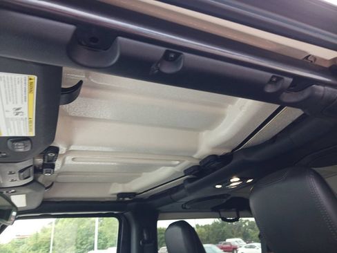 Used 2021 Jeep Wrangler Rubicon AWD/4WD image 22