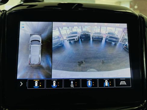 Used 2020 Chevrolet Traverse Premier FWD image 50