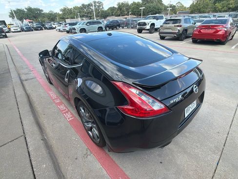 Used 2017 Nissan 370Z Coupe RWD image 6