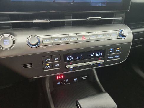 Used 2025 Hyundai Kona SEL FWD image 28