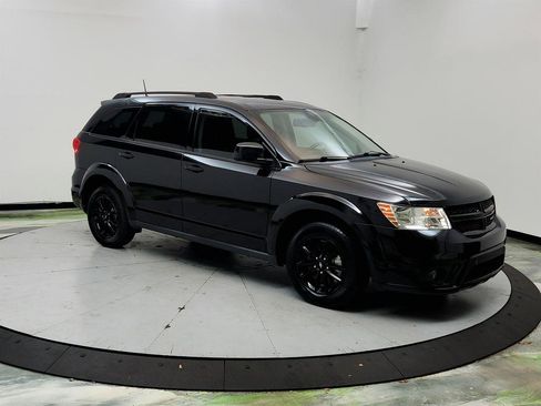 Used 2019 Dodge Journey SE w/ Premium Group FWD image 3