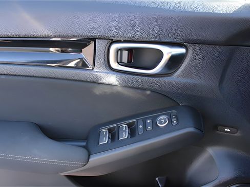 Used 2025 Honda Civic Sport image 18