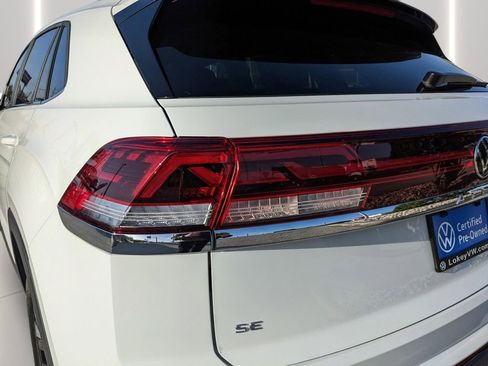 Certified 2025 Volkswagen Atlas Cross Sport SE FWD image 9