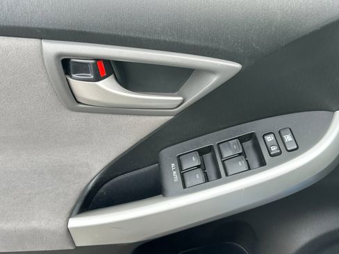 Used 2015 Toyota Prius Plug-In Hybrid image 11