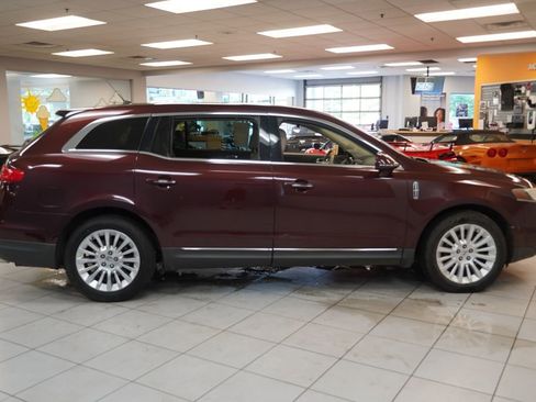 Used 2010 Lincoln MKT 2WD image 12