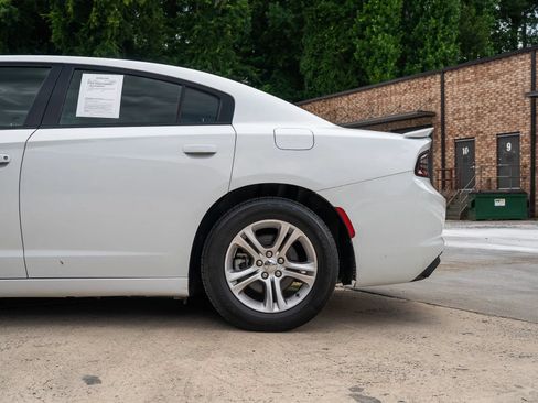 Used 2021 Dodge Charger SXT w/ Leather Interior Group RWD image 5