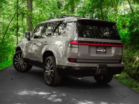Used 2025 Lexus GX 550 AWD/4WD image 9