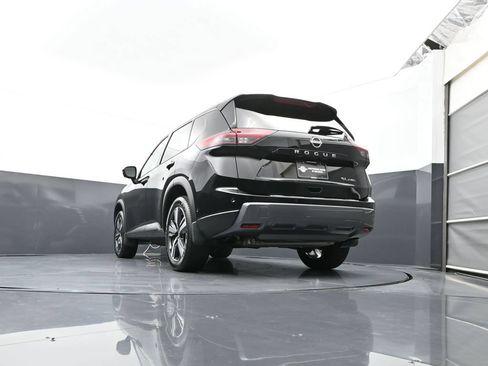 Used 2025 Nissan Rogue SL AWD/4WD image 46