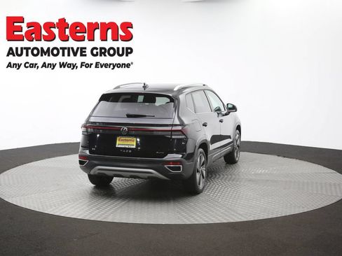 Used 2025 Volkswagen Taos SE AWD/4WD image 39