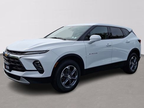 Used 2024 Chevrolet Blazer LT AWD/4WD image 3