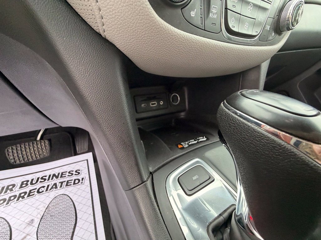 Used 2021 Chevrolet Equinox Premier AWD/4WD image 26