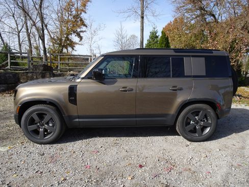 New 2026 Land Rover Defender 110 S image 7