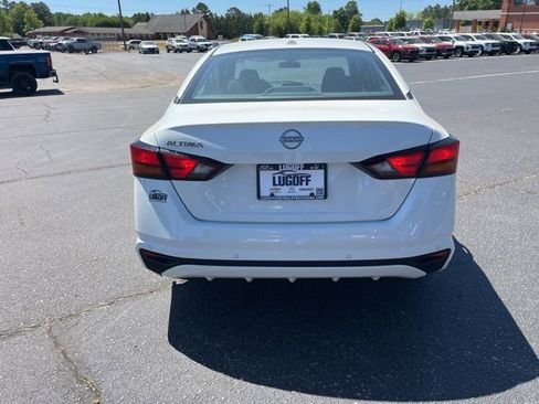 Used 2025 Nissan Altima 2.5 SV FWD image 32