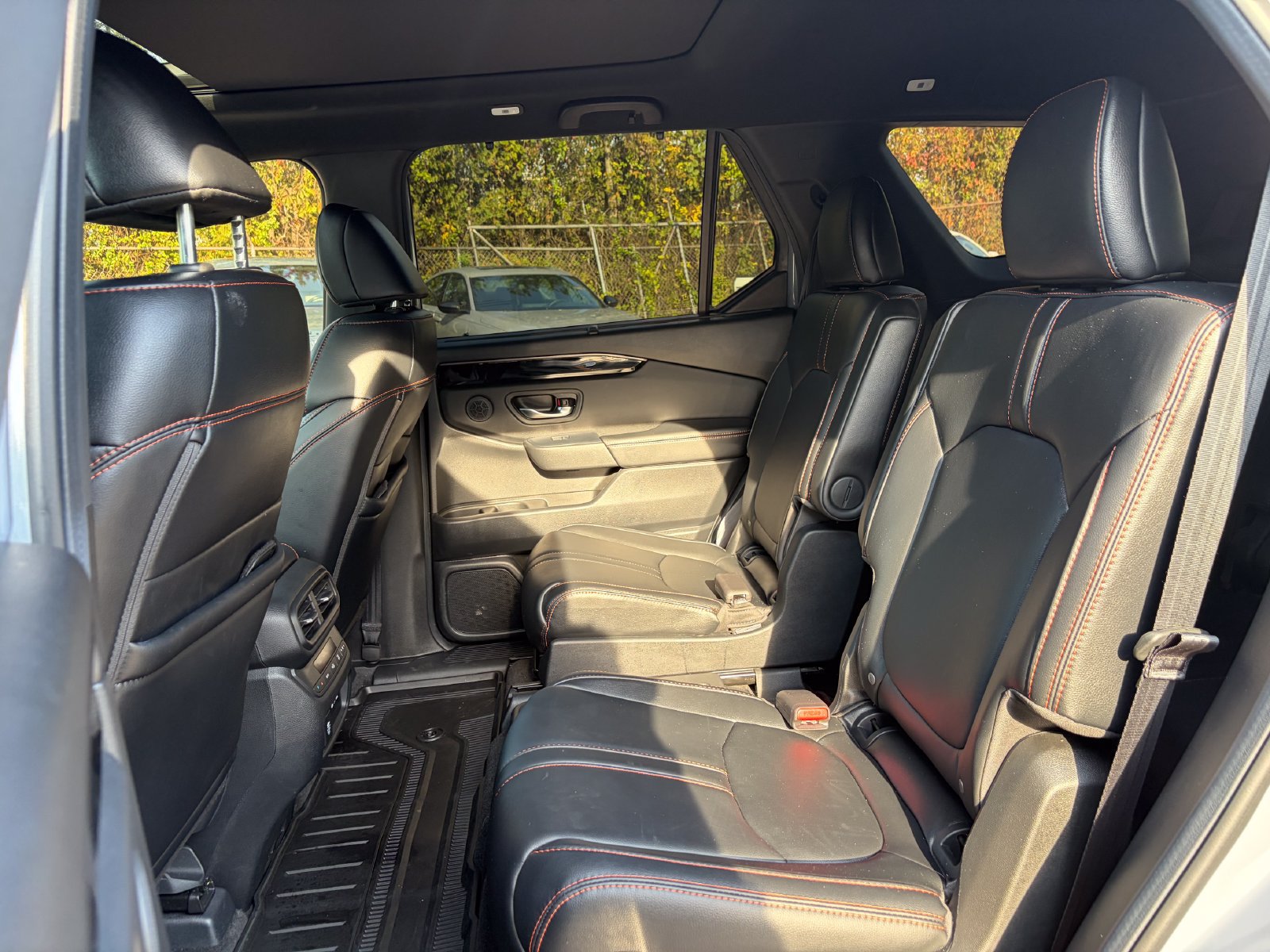 Used 2025 Honda Pilot TrailSport image 13