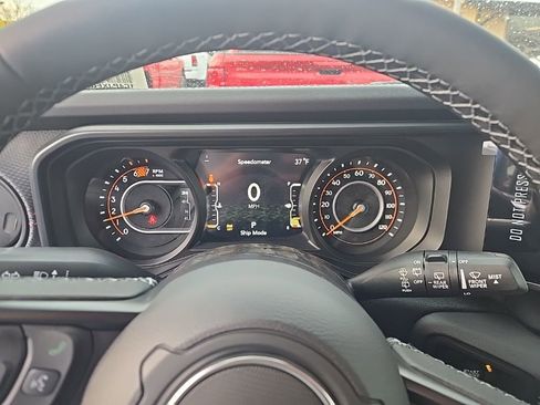 New 2026 Jeep Wrangler Rubicon w/ Whitecap Package image 7