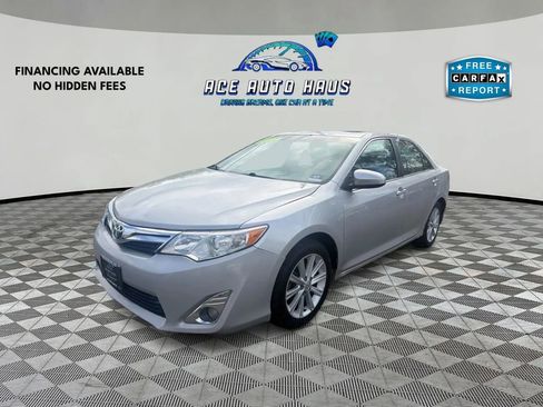 Used 2014 Toyota Camry XLE w/ Leather Package image 3