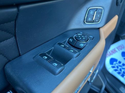 Used 2024 Ford Expedition Platinum image 12