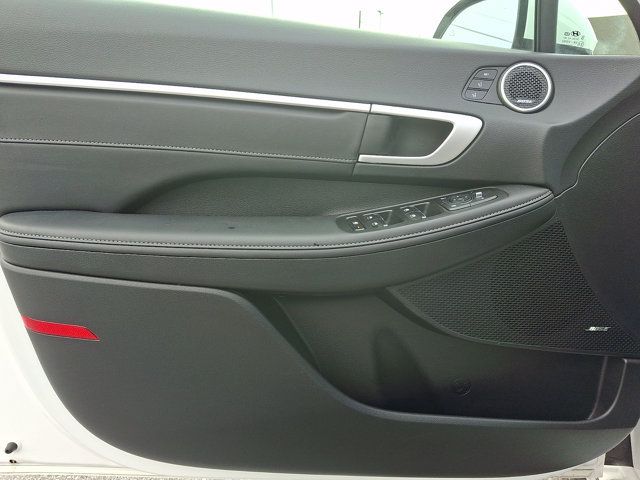 Certified 2025 Hyundai Sonata Limited FWD image 12