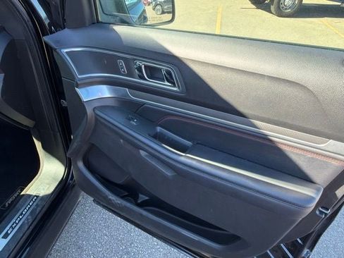Used 2018 Ford Explorer Sport AWD/4WD image 3