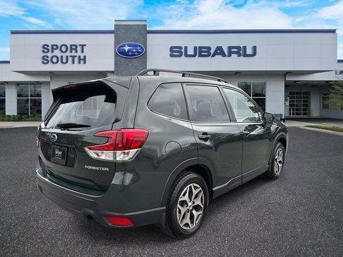 Used 2023 Subaru Forester Premium image 3