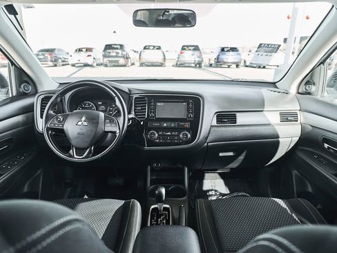 Used 2016 Mitsubishi Outlander SE AWD/4WD image 24